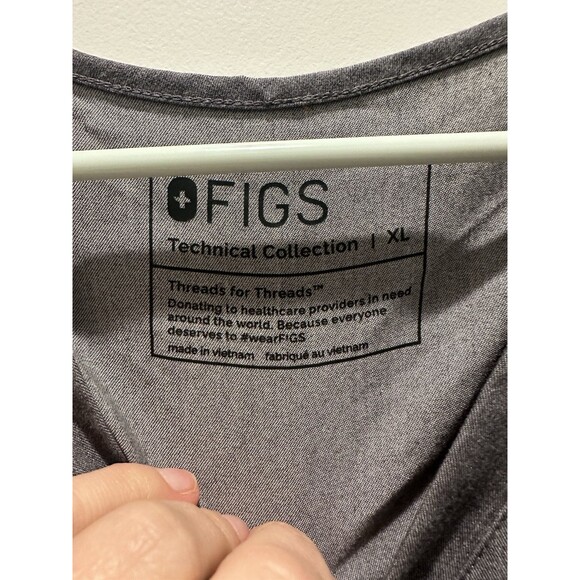 Figs technical collection scrub top XL 2 Side Pocket V Neck Short Sleeve - Picture 2 of 3